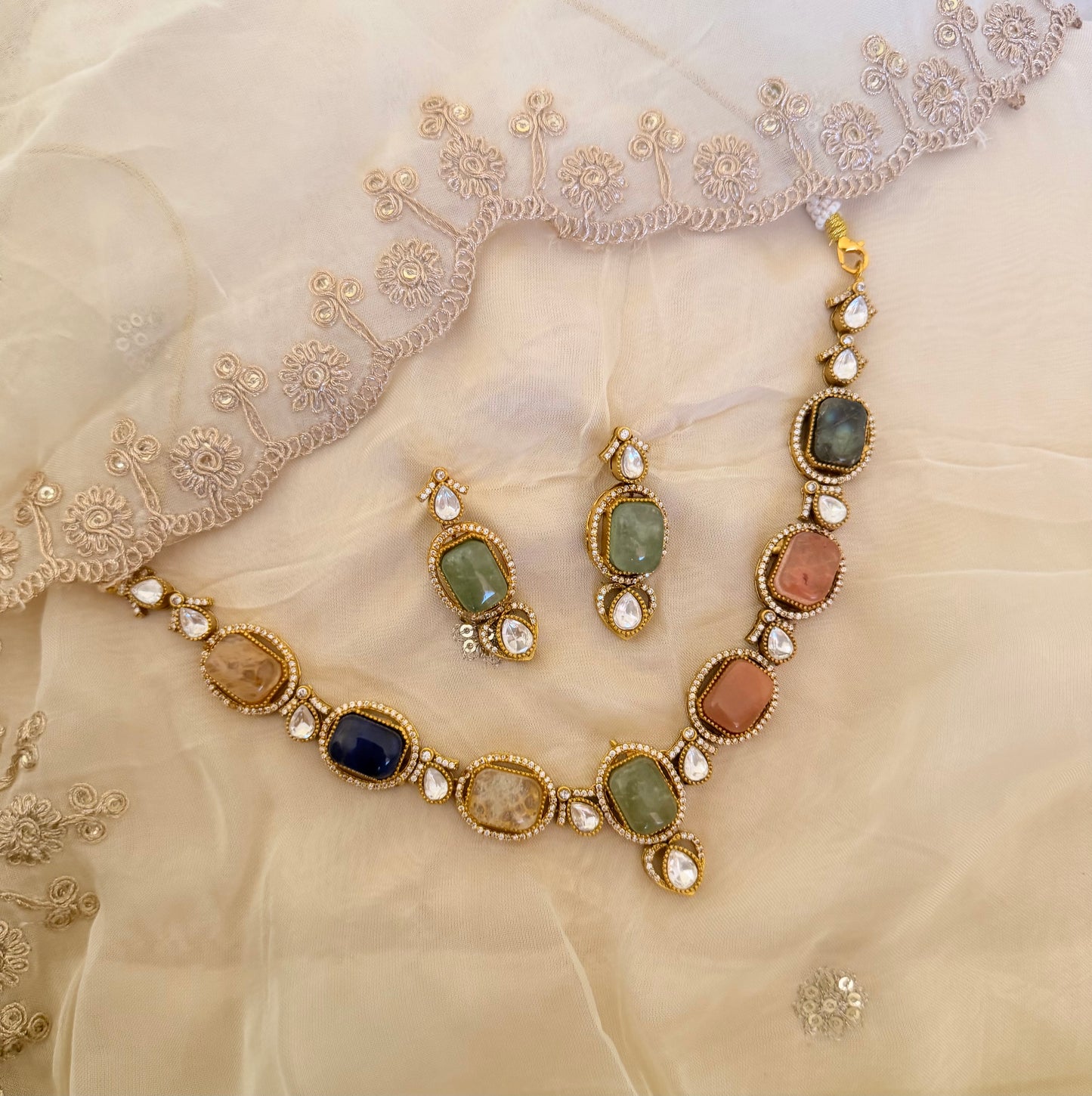 Elara necklace