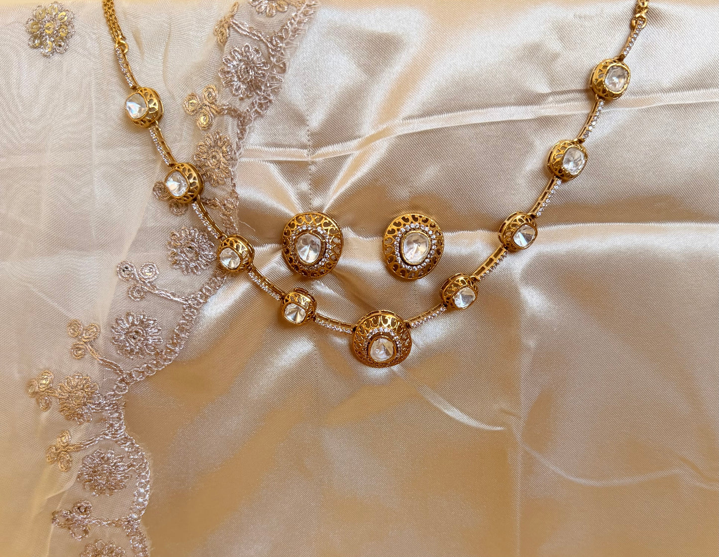 Suhira set